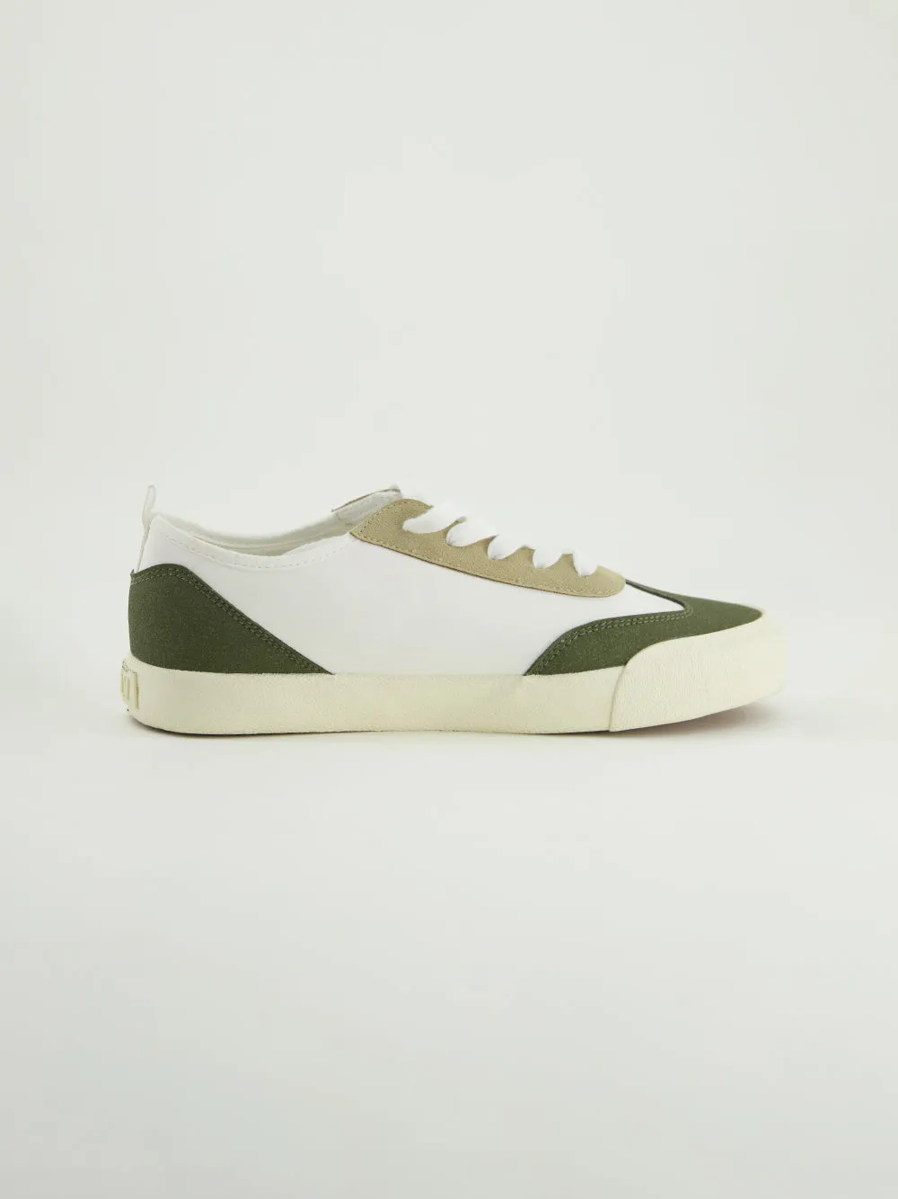 Canvas Sneaker.