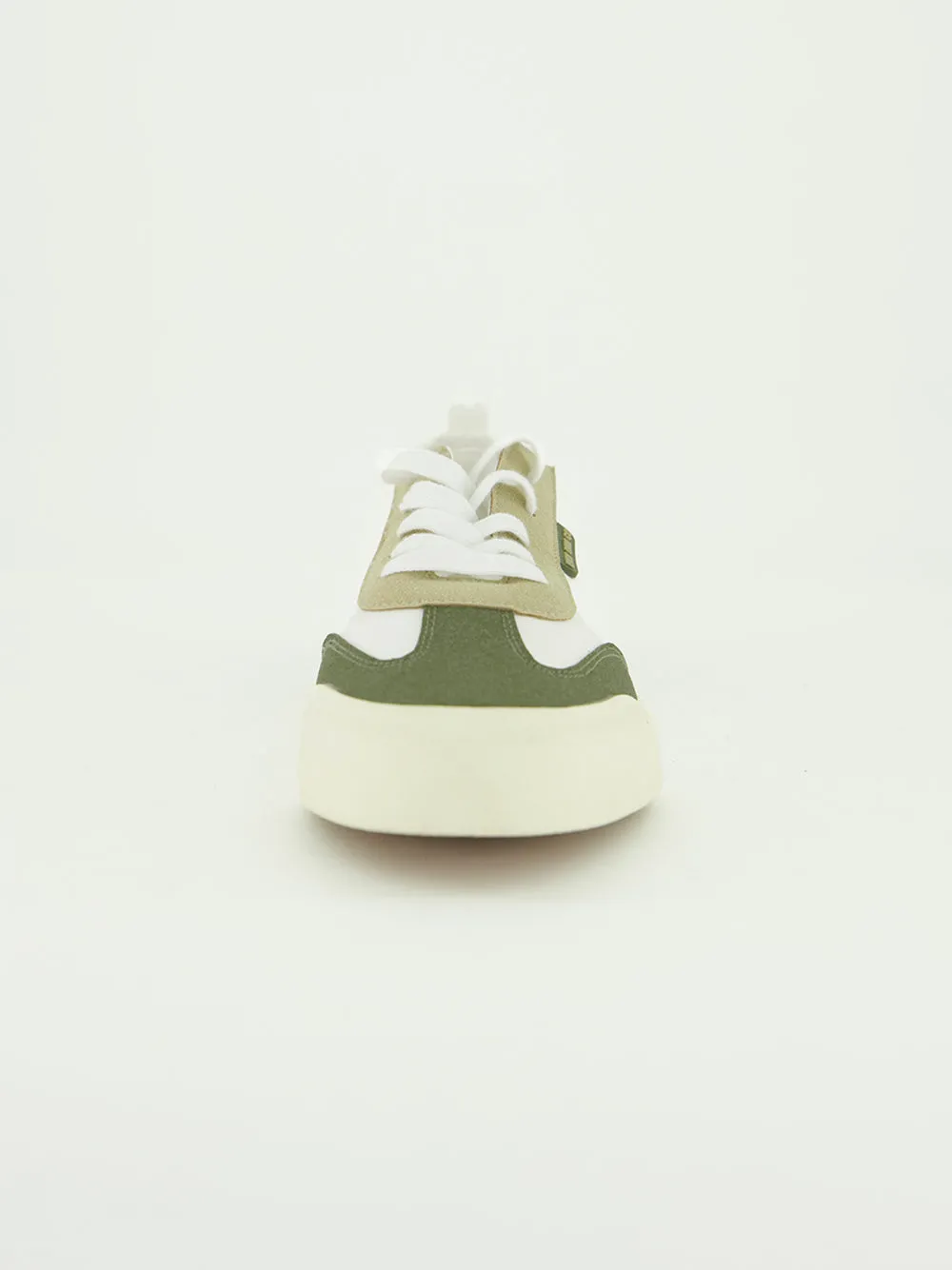 Canvas Sneaker.