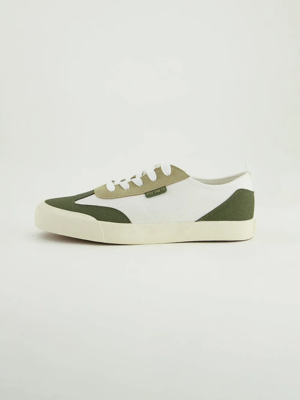 Canvas Sneaker.