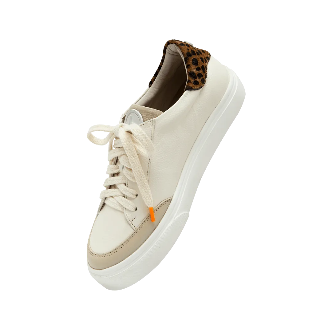 Classic white leather sneakers with a natural fur heel counter
